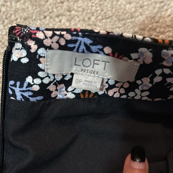 LOFT Floral mini skirt - Picture 2 of 2